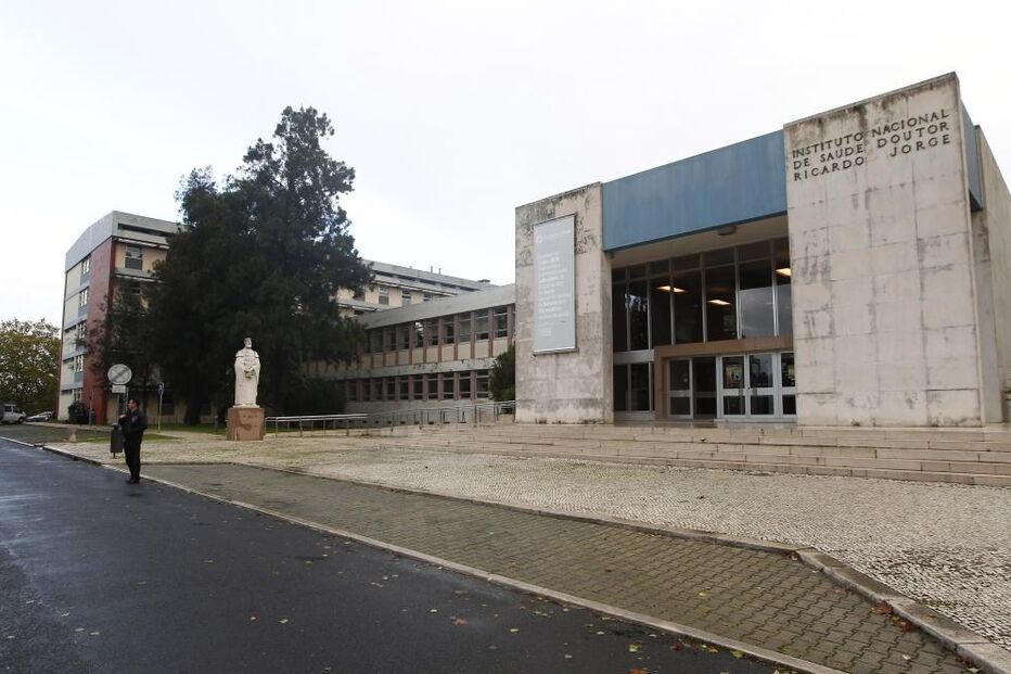 Instituto Nacional de Saúde Doutor Ricardo Jorge, edifício, fachada