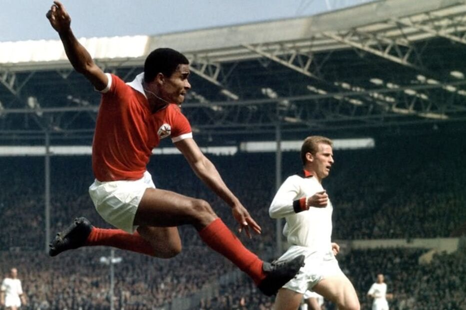 Eusébio, ascende, Panteão