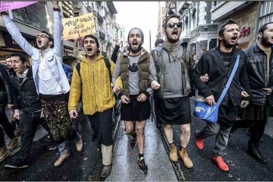 24-02-2015_18_30_20 Miniskirt-protest-Turkey-resize-720x424.jpg