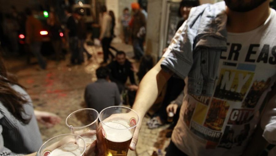 Pode beber álcool na rua na Argentina?