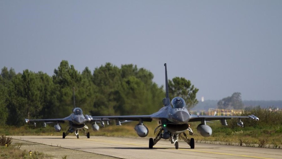 Caças F-16 na Base Aérea de Monte Real