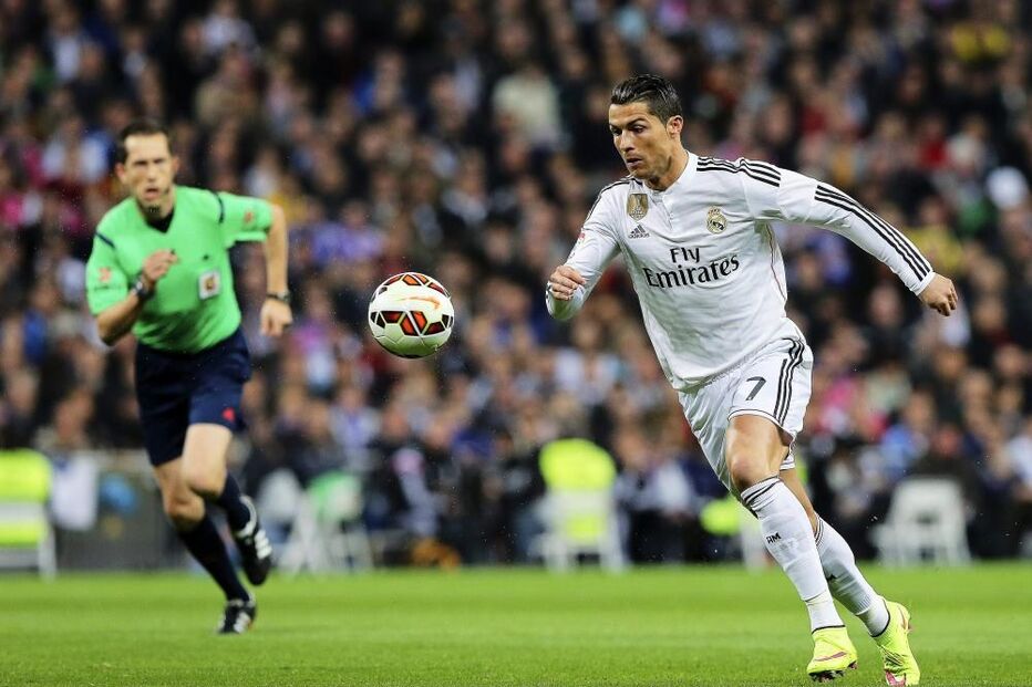 Cristiano Ronaldo, árbitro, bola, Real Madrid