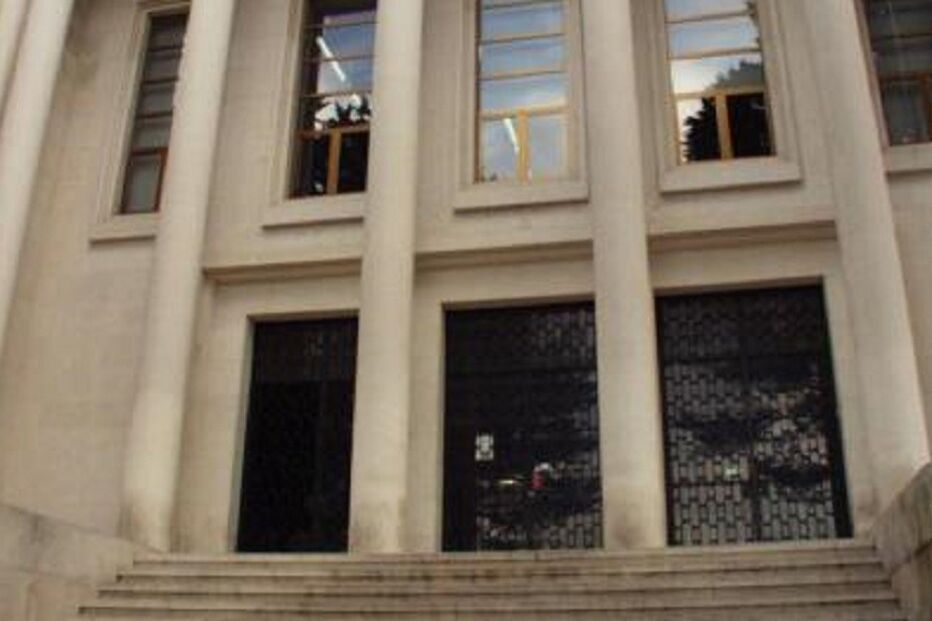 Tribunal Judicial de Leiria, fachada, entrada, prédio