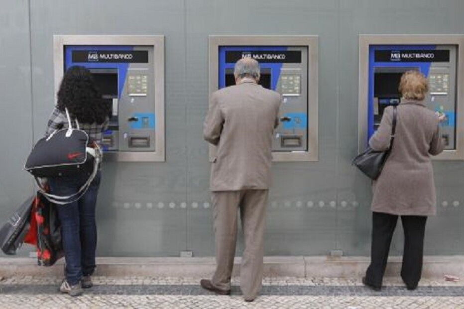 idosos, multibanco, pensões, levantar dinheiro