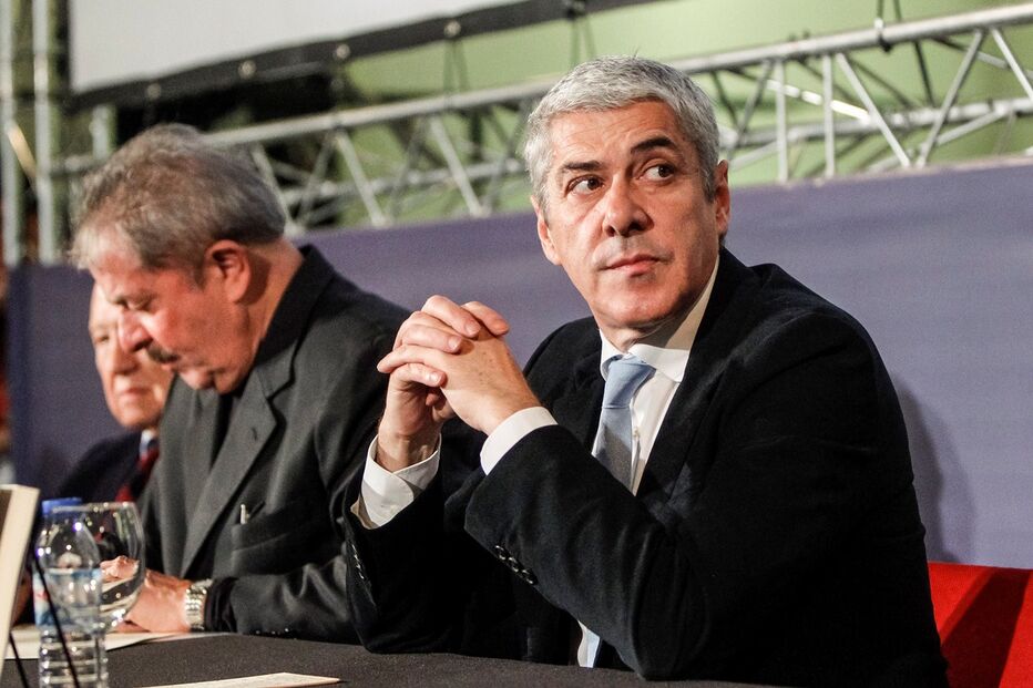 11-03-2015_23_53_02 24-25 sócrates.jpg