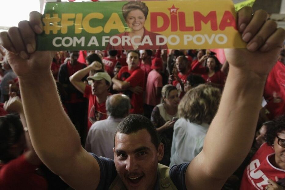 14-03-2015_21_40_42 32 dilma.jpg