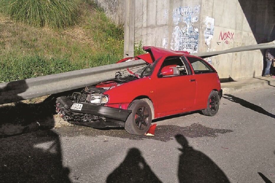 carro, acidente, moita