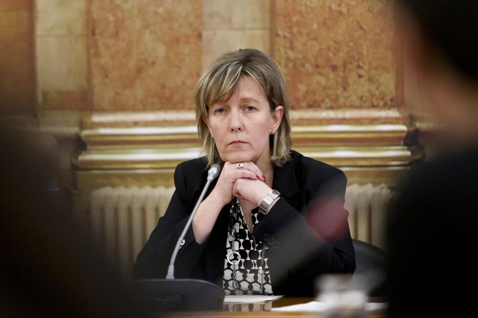 Ministra, Finanças, BES