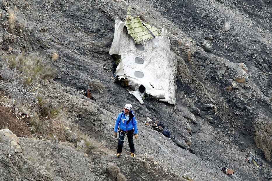 26-03-2015_00_34_32 4-5 avião.jpg