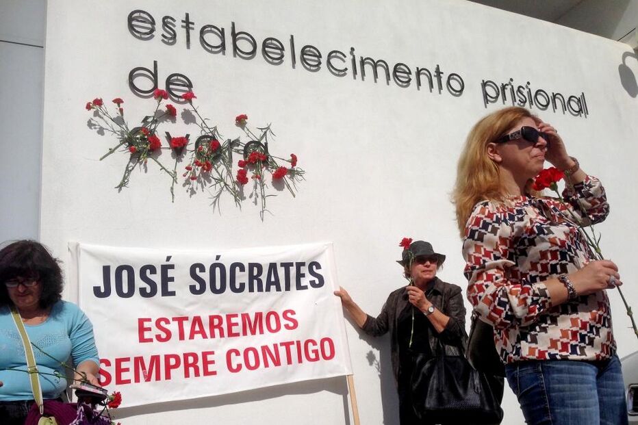 José Sócrates, ex-primeiro-ministro, PS, manifestação, apoio, Estabelecimento Prisional de Évora