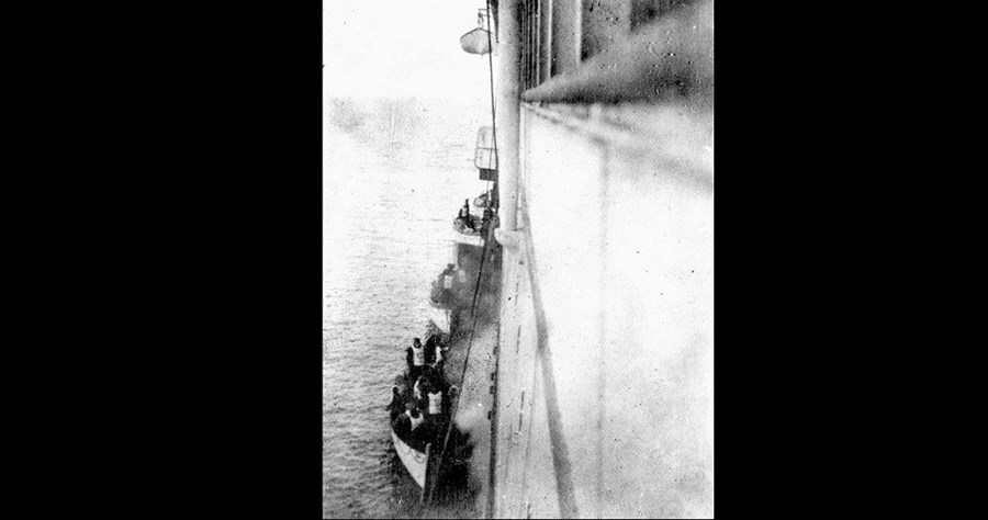 Sobreviventes do Titanic a subir a bordo do RMS Carpathia (1912)