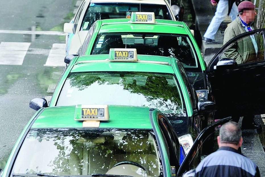 Roubam taxistas e são libertados 
