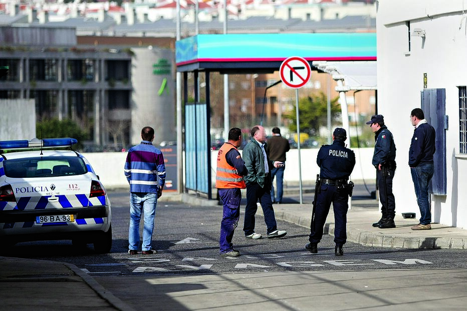 Gang assalta catorze bombas à mão armada 