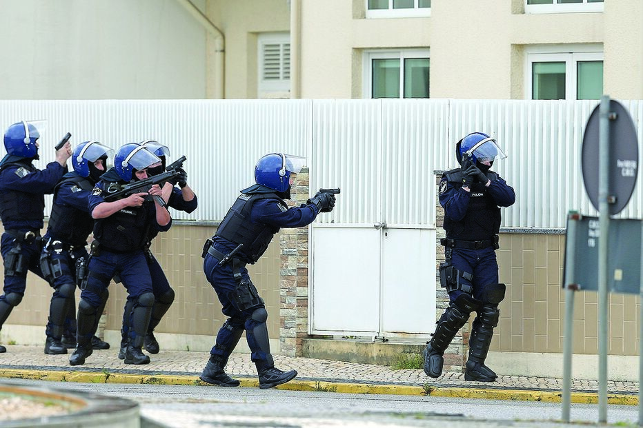 Espancam casal e levam 100 mil € 