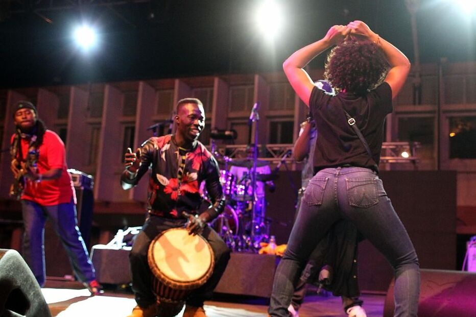 10-04-2015_19_39_42 2 - Awadi no Festival Atlantic Music Expo no Plateau.JPG