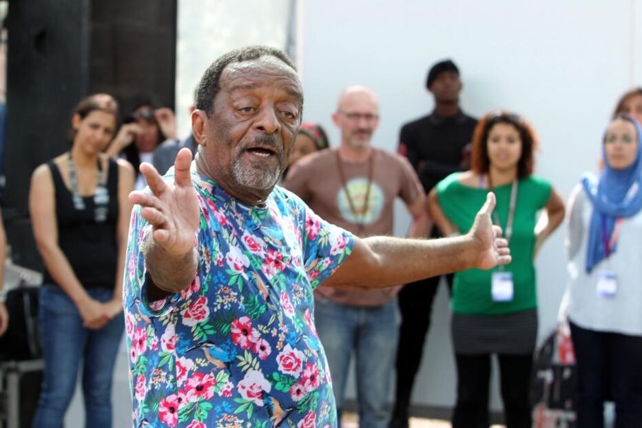 10-04-2015_19_49_40 13 - Nana Vasconcelos dá workshop de percussão.JPG