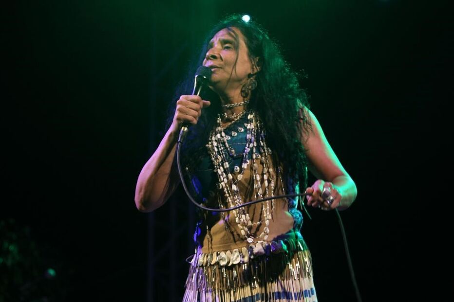 10-04-2015_19_49_48 15 - Pura Fé tocam no festival.JPG