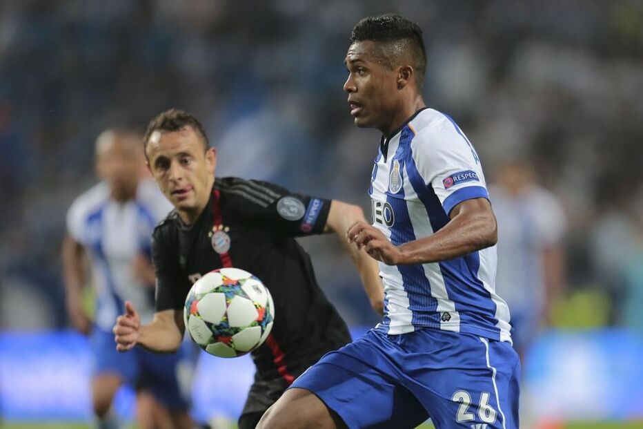 Rafinha, Bayern de Munique, bola, Alex Sandro, FC Porto