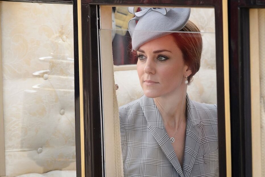 Kate Middleton, William, príncipe, realeza, monarquia, trono, poder, Inglaterra, Duquesa de Cambridge, Sarah, parto, gravidez, bebé, Carlo