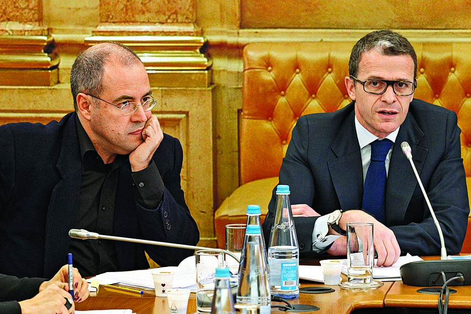 Reis vai ganhar 10 mil por mês 