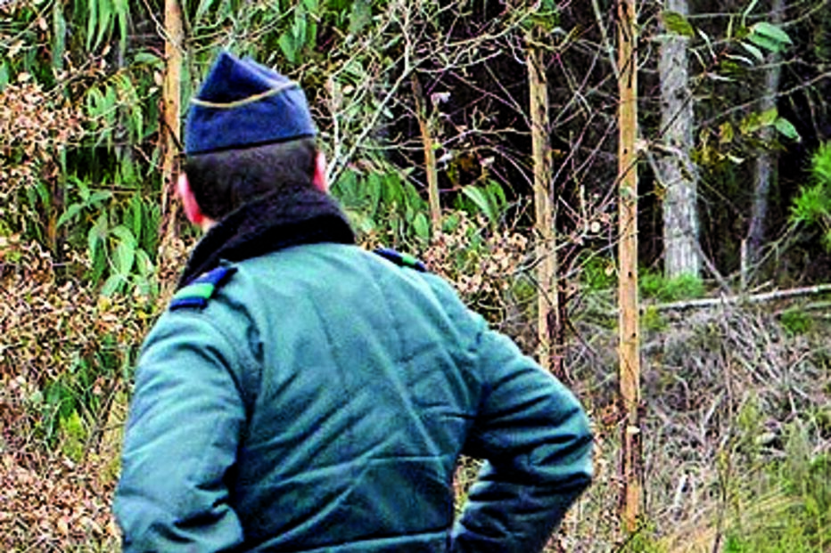 Estaciona mal e agride GNR 