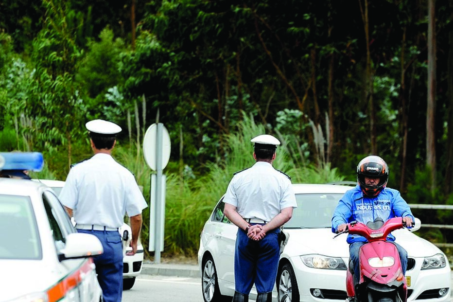 GNR trava fuga a tiro 