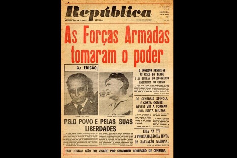 23-04-2015_18_54_58 14 - Capa do jornal República 3ª edição do dia 25 de Abril de 1974.JPG