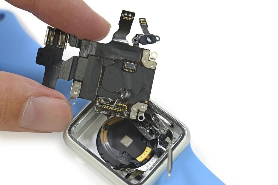 24-04-2015_15_36_47 5 - the removal of the digital crown bracket.JPG