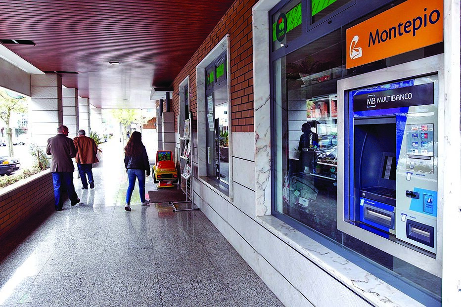 Dupla aterroriza em roubo armado 