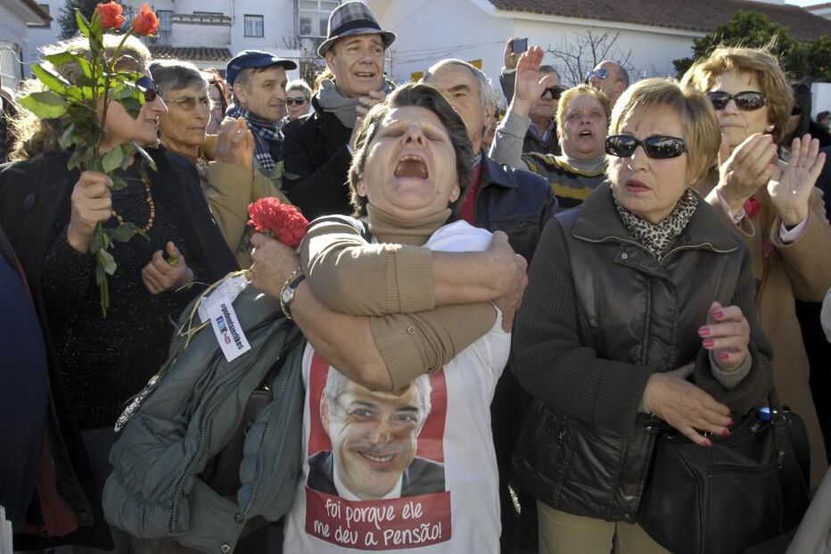 sócrates, manifestação, évora, cadeia, 25 abril