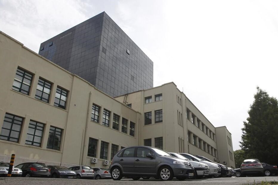 Instituto Superior Técnico, fachada, parque de estacionamento