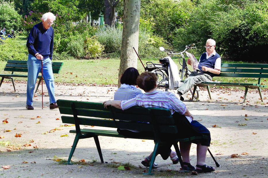 burlões, idosos, dinheiro, habitações, objetos, valiosos