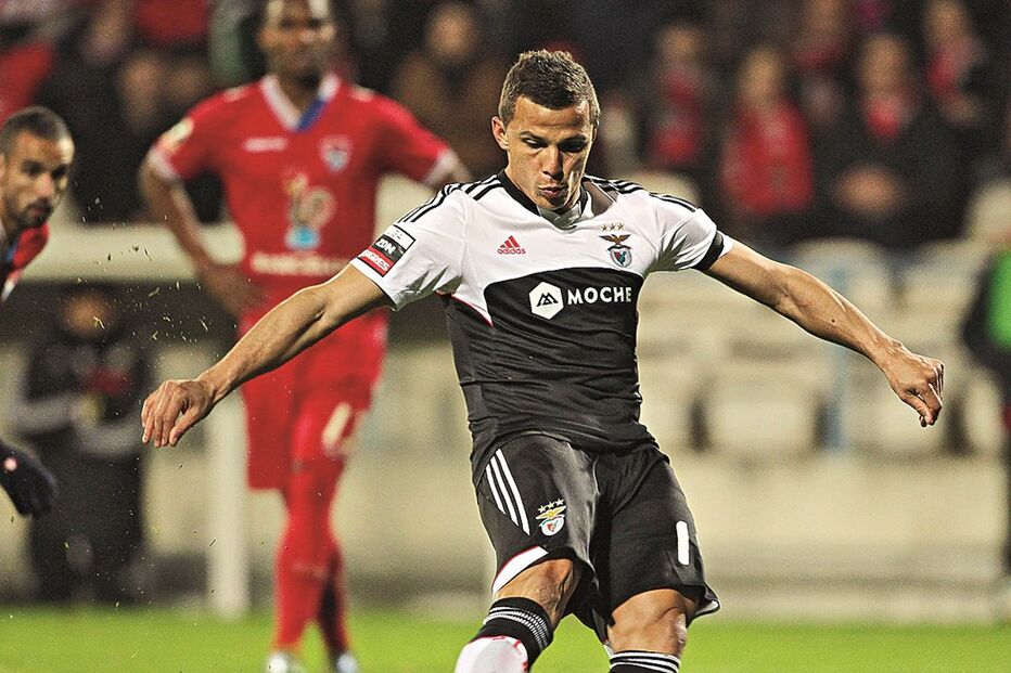 Benfica desconfia de batota com relva 