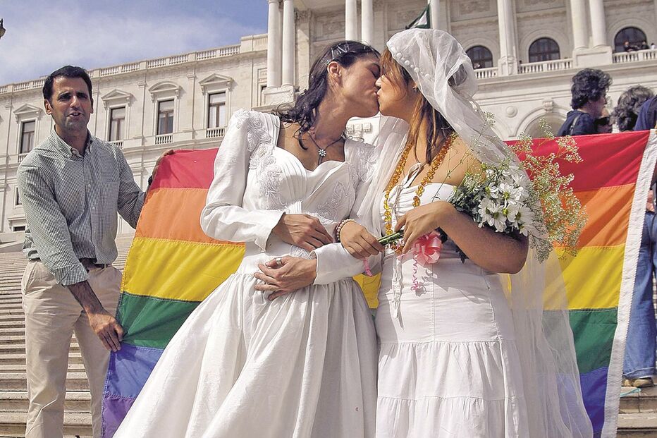 Dispara casamento entre casais do sexo feminino 