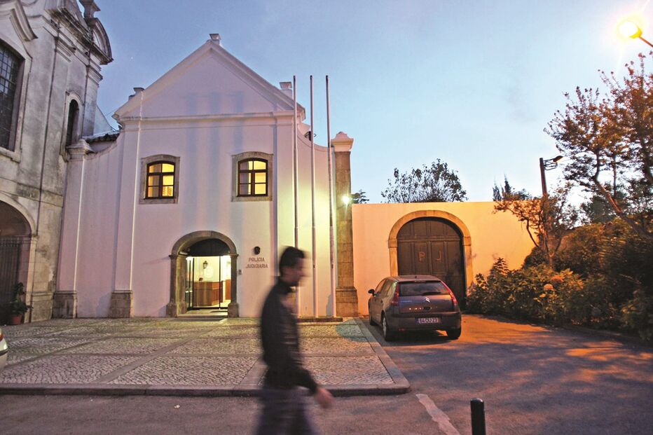 Paga a falsa juíza para ganhar netas 