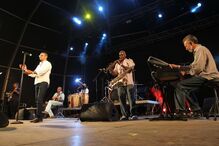 16-05-2015_16_33_59 3 - Tubarões tocam no Festival Gamboa na Cidade da Praia, Ilha de Santiago, Cabo Verde.JPG