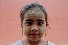 29-05-2015_14_43_30 10 - criança refugiada da birmânia em kuala lumpur - EPA-FAZRY ISMAIL.JPG