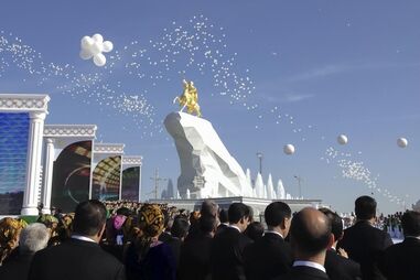 turquemenistão, estátua