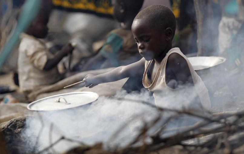 Os refugiados do Burundi aprendem a cozinhar desde cedo
