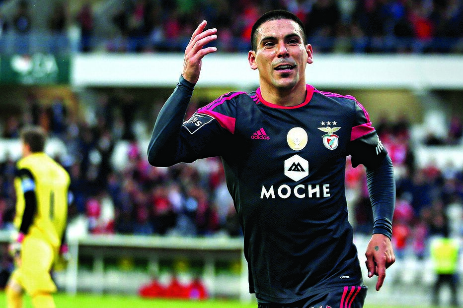 Maxi Pereira mais perto de renovar 