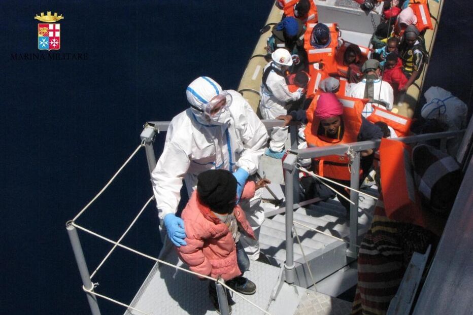 Mediterrâneo, imigrantes ilegais, resgate, Guarda Costeira