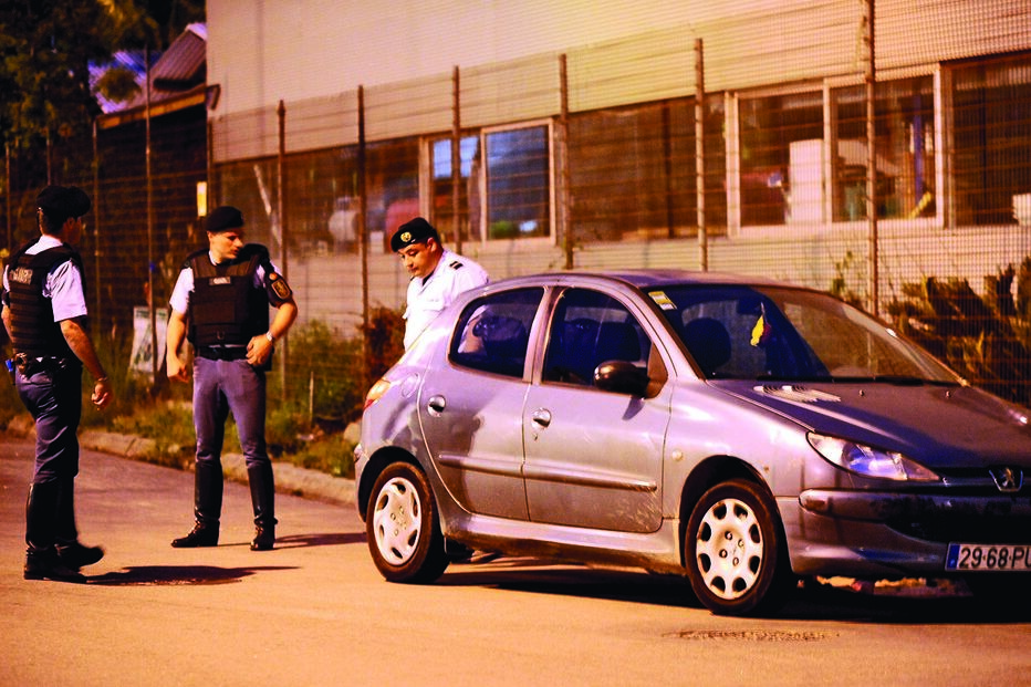 Leva 26 tiros por fugir com jovem 