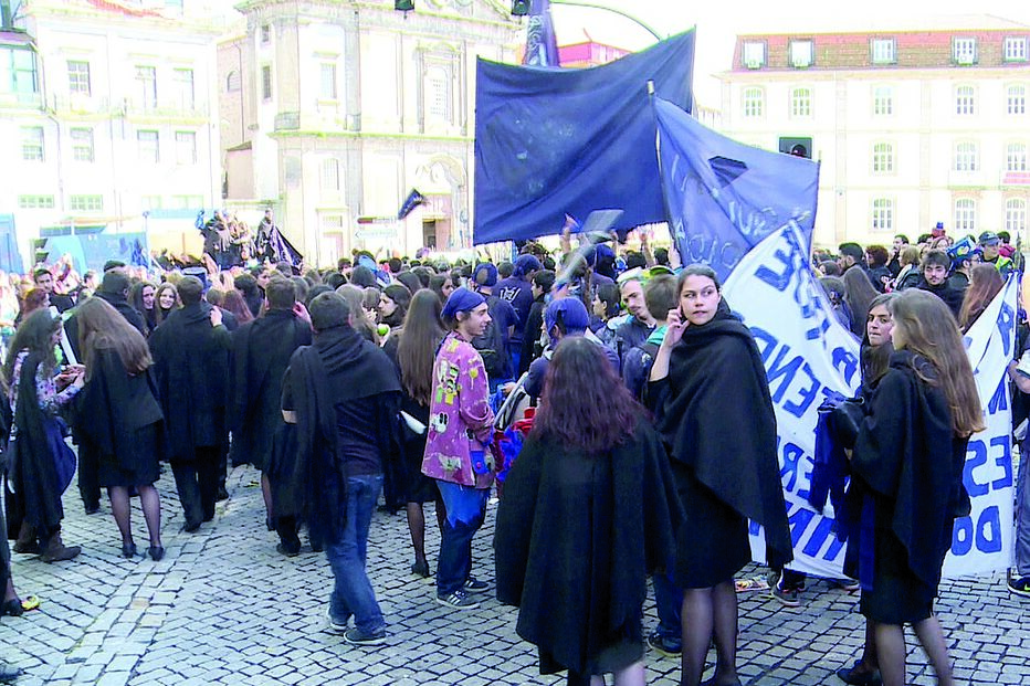 Idosa de 85 anos rouba no cortejo 