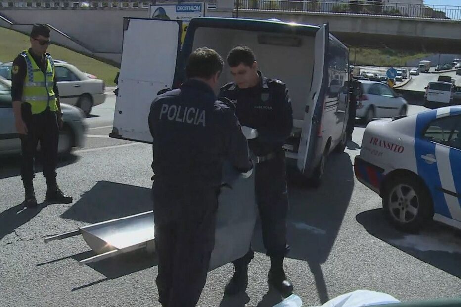 Campolide, atropelamento, psp, corpo, lisboa