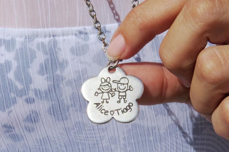 Alice, bélgica, medalhão, mãe