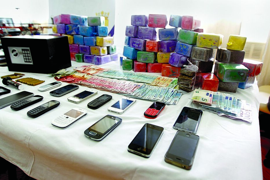 Café familiar abastece traficantes de droga 