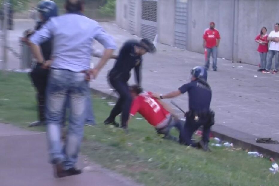 polícia, adepto, espancar, benfica