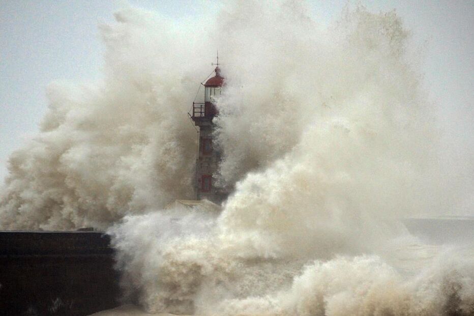 agitação marítima, farol, foz do Douro, Porto, 