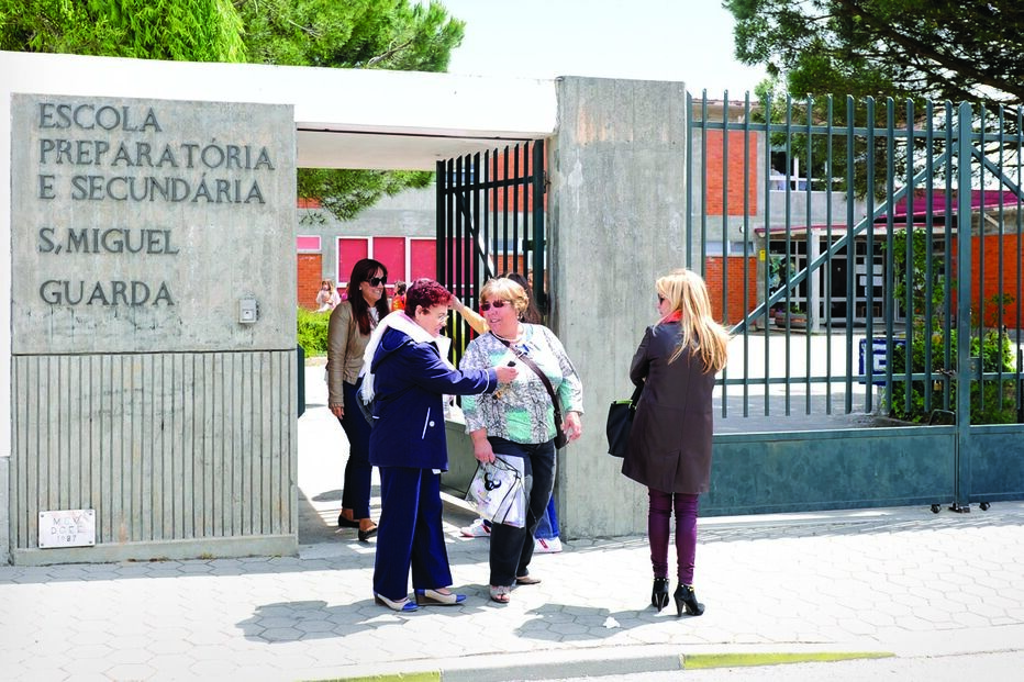 Alunos agridem para roubar 