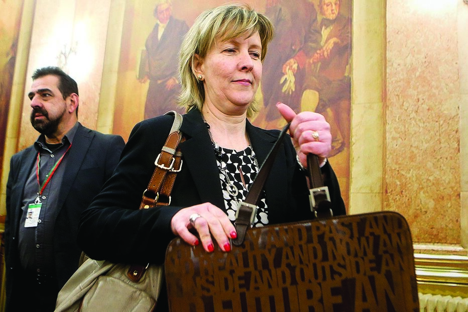 Aviso, buraco, milhões, segurança social, Maria Luís Albuquerque, corte